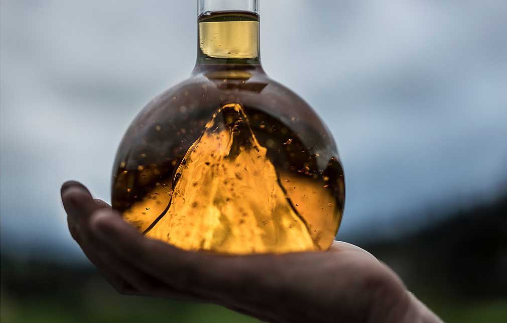 Vieille Prune in Matterhorn Flasche